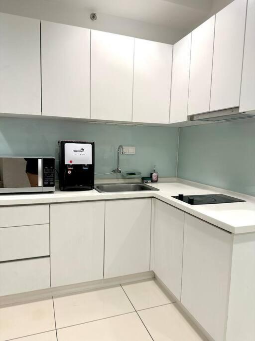 Apartment Mansion One Modern 5pax Walking Distance Gleneagles Hospital Gurney Plaza